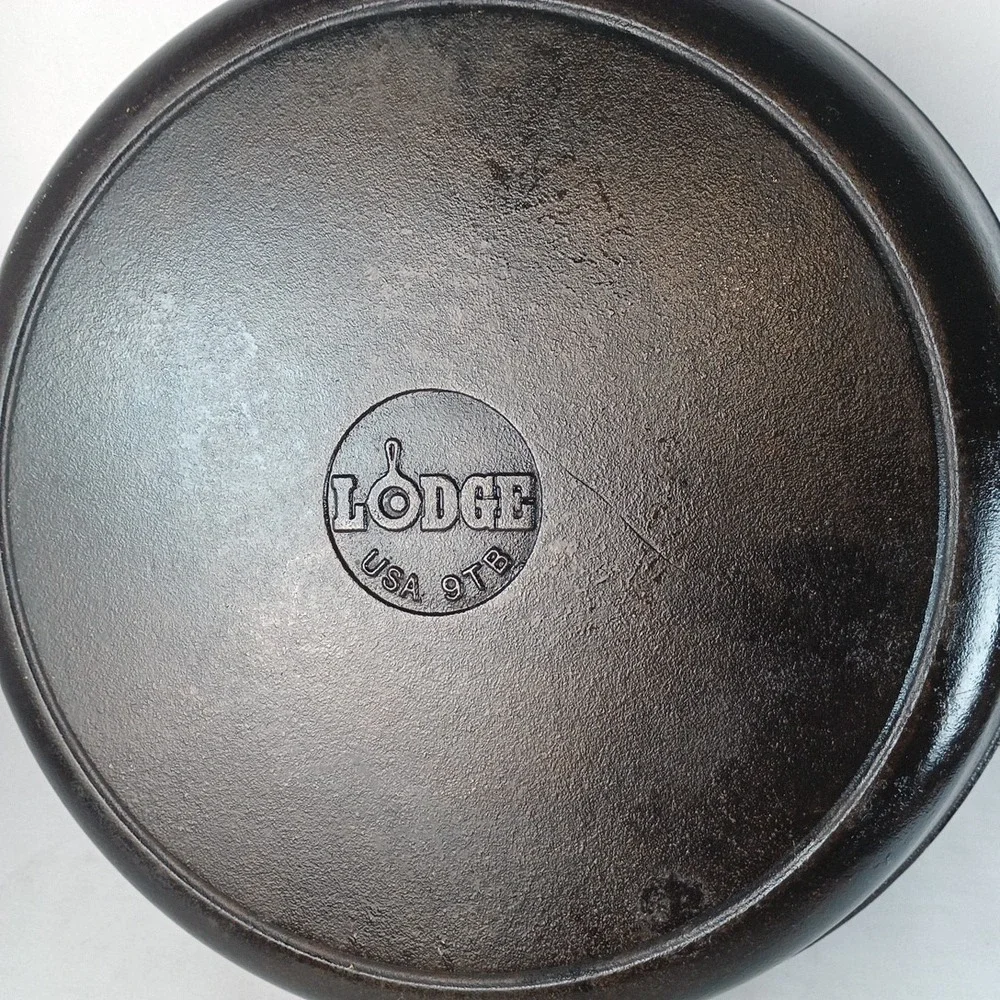 Vintage Lodge Cast Iron Skillet Griddle Broiler Fryer Pan Dual Spout 11